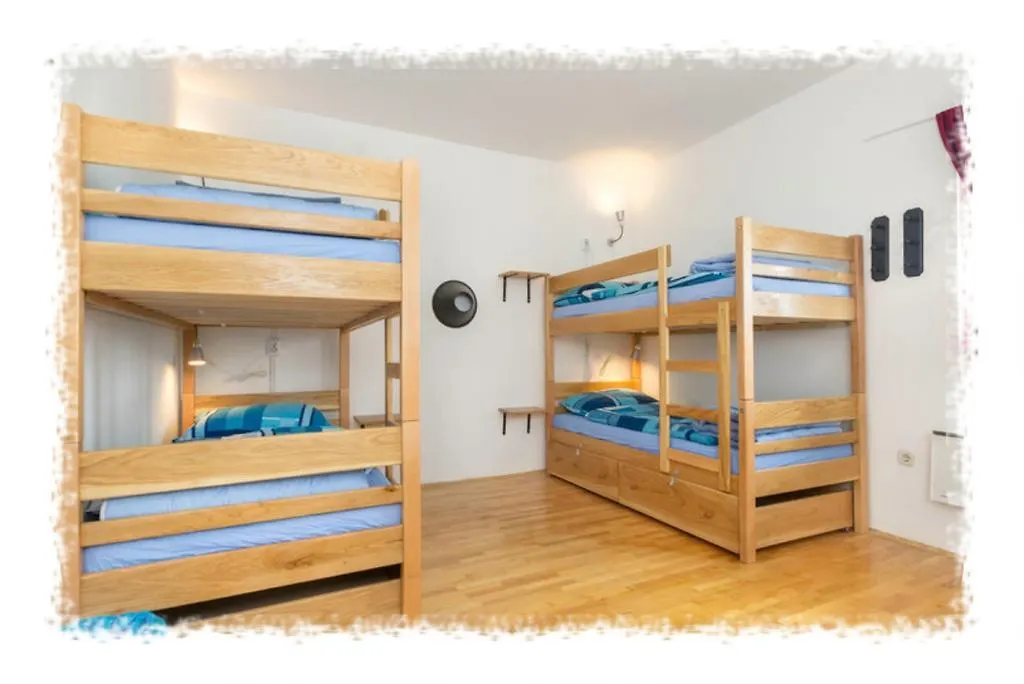 Hostel Oktarin Kaštela 0*,